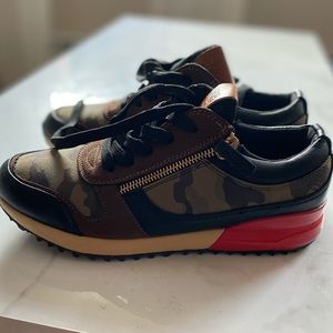 NWOT SNKR Project Camo Double Zipper low top